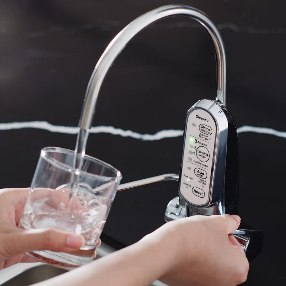 Tạo 6 chế độ nước với pH tương ứng từ 5,0 – 10,5, bao gồm 4 chế độ nước ion kiềm, 1 chế độ nước ion axit, 1 chế độ nước lọc giữ khoáng tự nhiên.